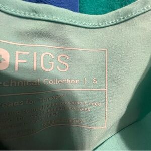 Figs aqua Scrub Top